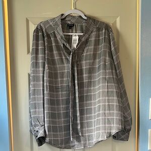 Women’s Size Black and White and Purple Plaid Top